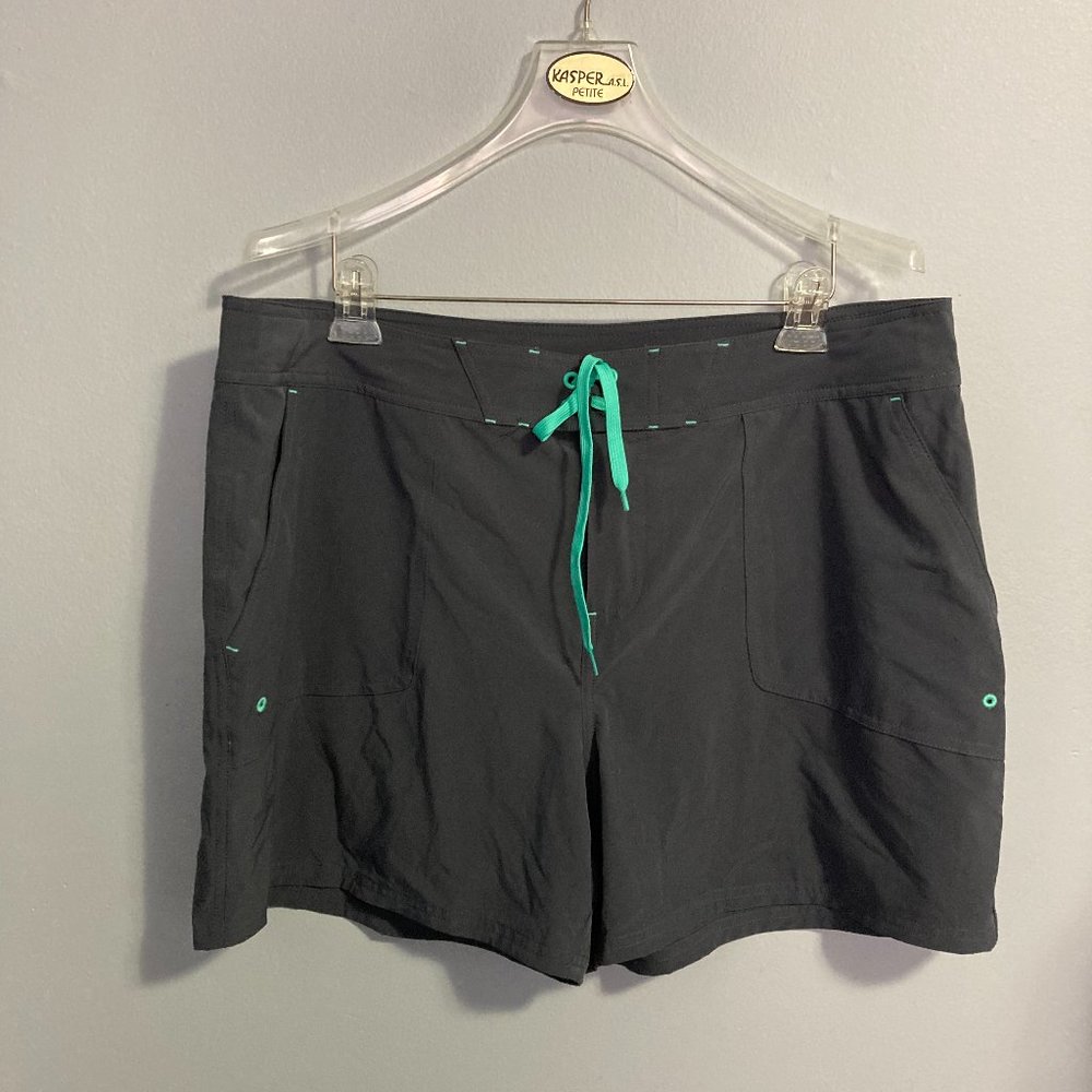 LL Bean Womens Shorts UPF 50+ Charcoal Size 18